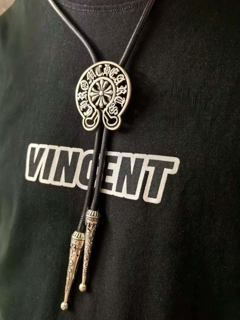 Ch*0me He**ts necklaces